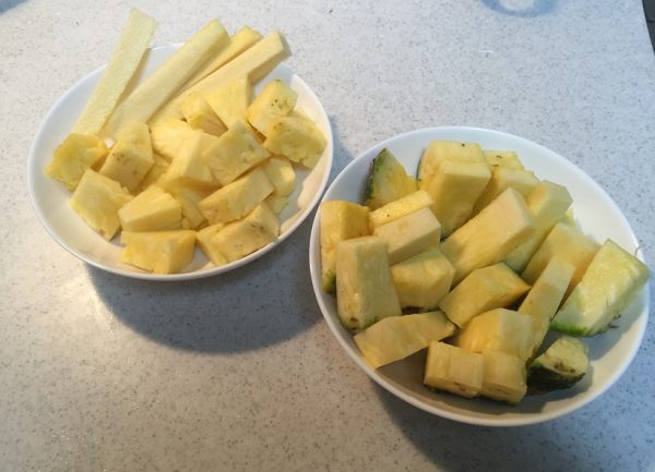 こんなに簡単！？パイナップルの切り方を2パターン紹介