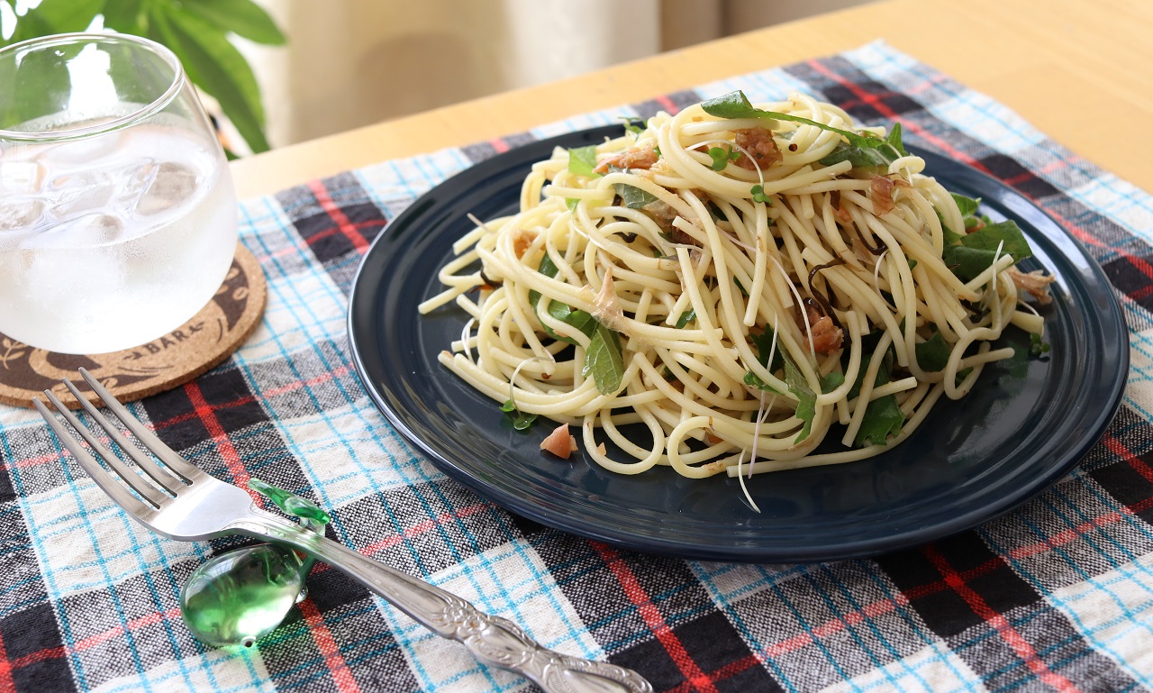 【茹でて切って、混ぜるだけ】塩昆布と梅シソのスパゲッティの作り方
